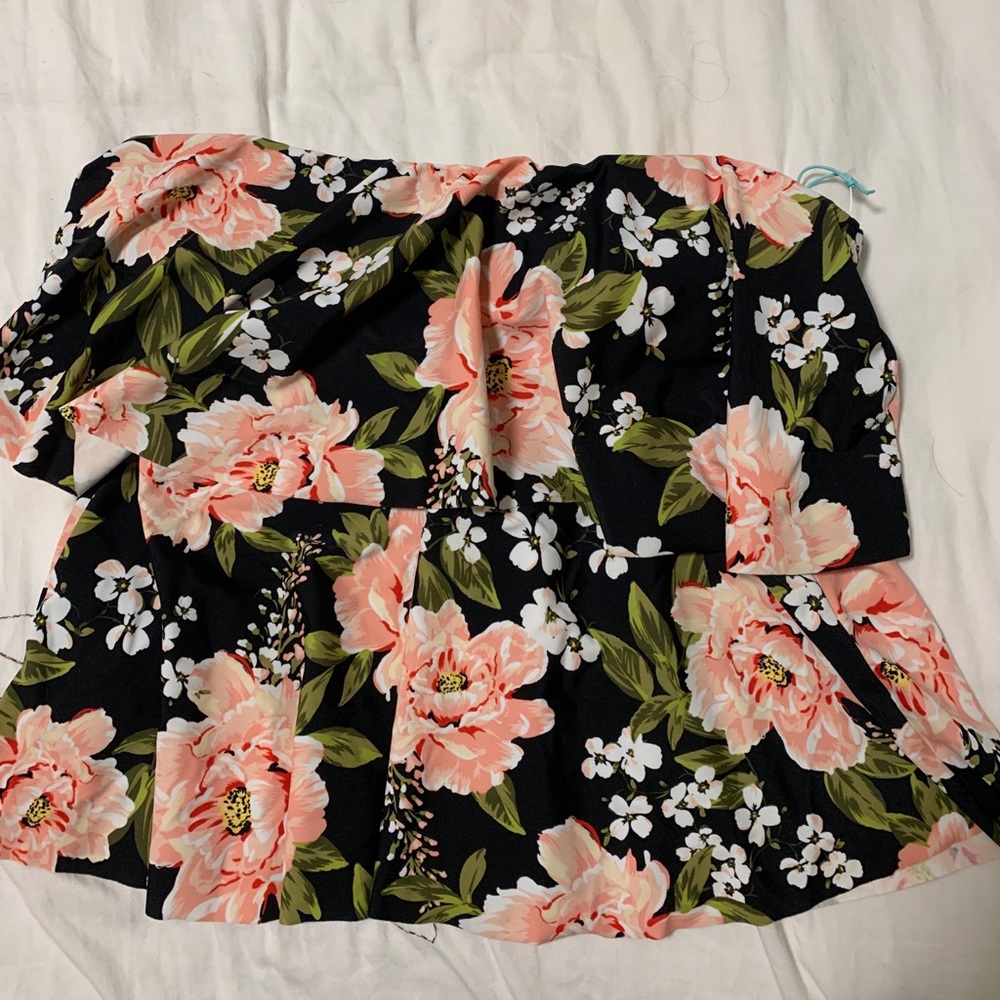NWT-swim top with attachable straps